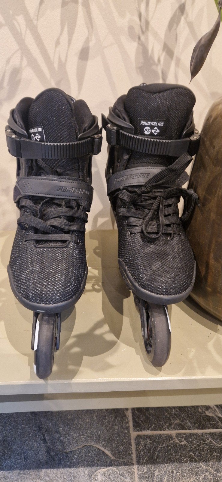 Skeelers maat 44 Powerslide Phuzion Xenon Black 90 Inline, Sport en Fitness, Schaatsen, Overige typen, Zo goed als nieuw, Ophalen