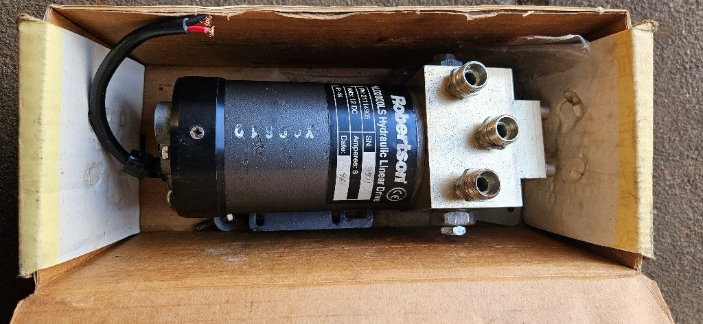 Robinson/Simrad Hydraulische pomp 12V/8Amp Type: HLD2000LS, Ophalen of Verzenden, Zo goed als nieuw, Motor en Techniek