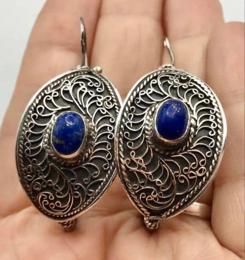 Vintage Berber oorbellen versierd met Lapis Lazulli., Ophalen of Verzenden, Zilver, Oorbellen, Met edelsteen