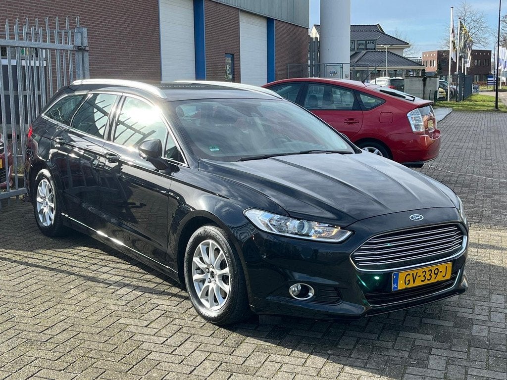 Ford Mondeo Wagon 1.5 Titanium 160PK NL AUTO NAP! Trekhaak l, Auto's, Ford, Voorwielaandrijving, Stof, 4 cilinders, Zwart