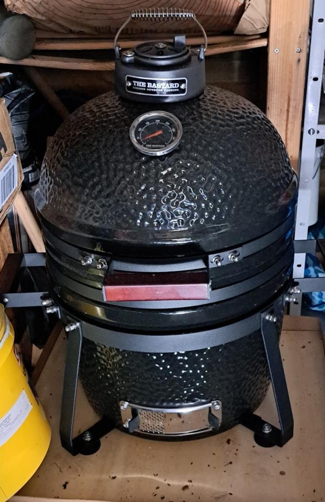 The Bastard Compact Kamado BBQ -  nieuw, Ophalen of Verzenden, Zo goed als nieuw, The Bastard