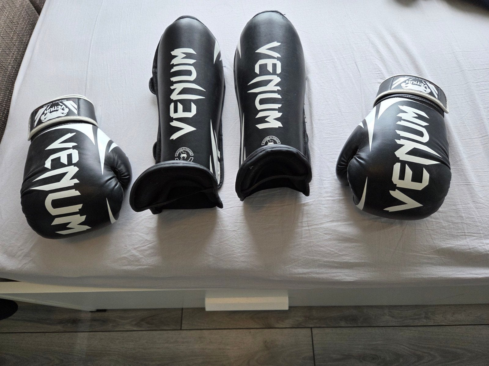 Venum Challenger Kickboks set, Sport en Fitness, Vechtsporten en Zelfverdediging, Ophalen of Verzenden, Zo goed als nieuw, Overige
