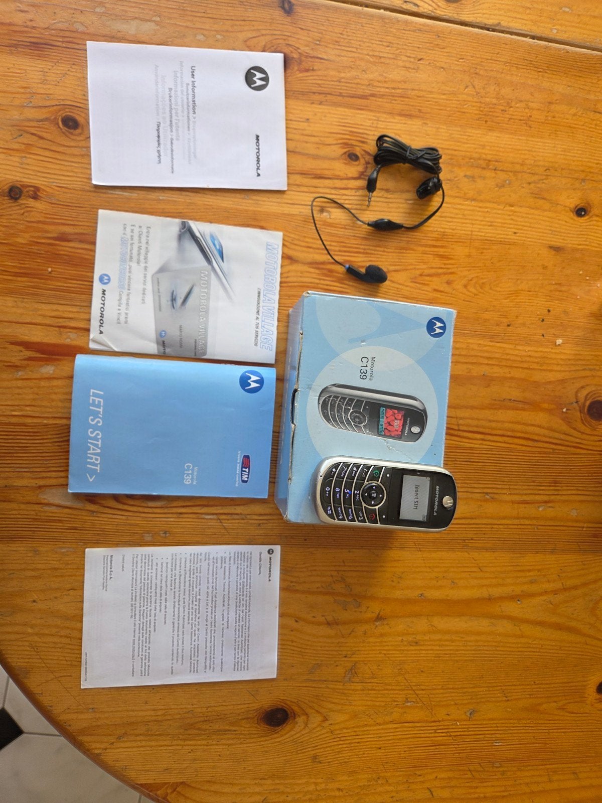 Motorola C139 - Klaar voor gebruik met accessoires, Gebruikt, Geen camera, Zwart, Fysiek toetsenbord