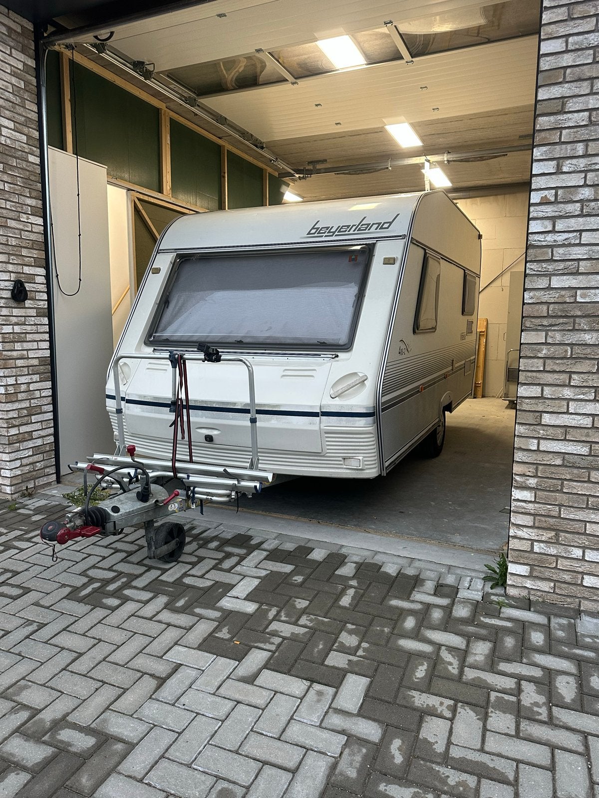 Beyerland Vitesse 400-2 uniek 3 pers. Licht gewicht caravan., Caravans en Kamperen, Caravans, Luifel, Particulier, Vast bed, 4 tot 5 meter