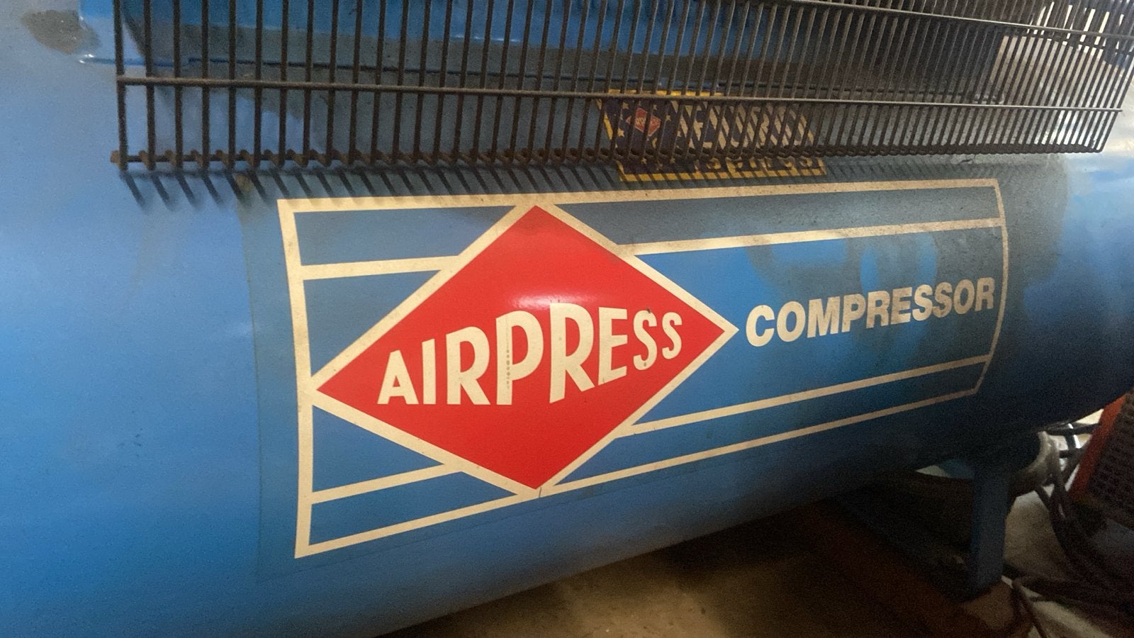 Airpress Compressor - Perfect voor Autobedrijf, Ophalen, Gebruikt, 200 tot 400 liter/min, Mobiel