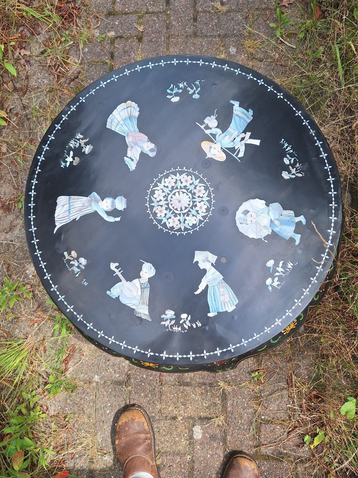Chineze tafel met parelmoer ingelegde figuren, Antiek en Kunst, Ophalen