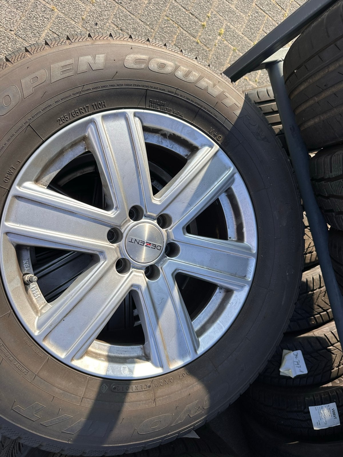 Set van 4 Toyo Open Country Winterbanden met Dezent Velgen, Auto-onderdelen, Banden en Velgen, Ophalen, Gebruikt, 255 mm, Banden en Velgen