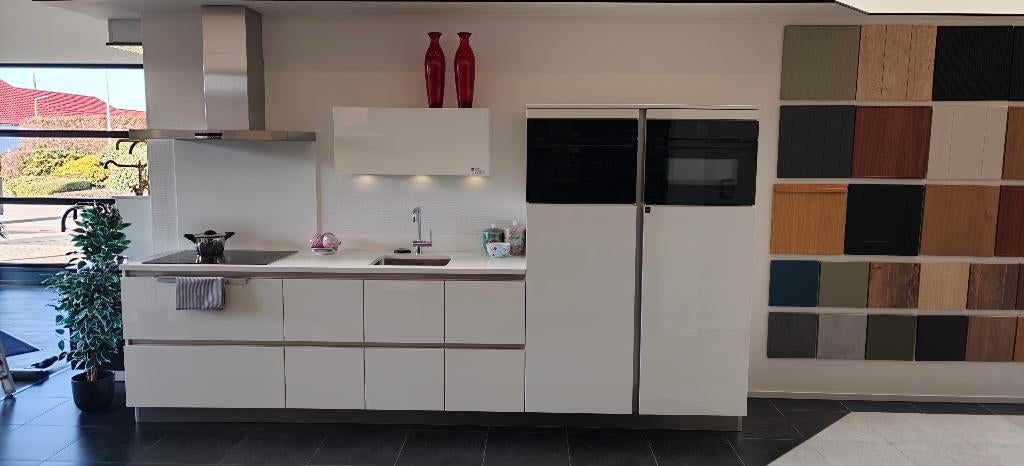 showroom keuken, Ophalen, Wit, Enkelwandige keuken, Zo goed als nieuw