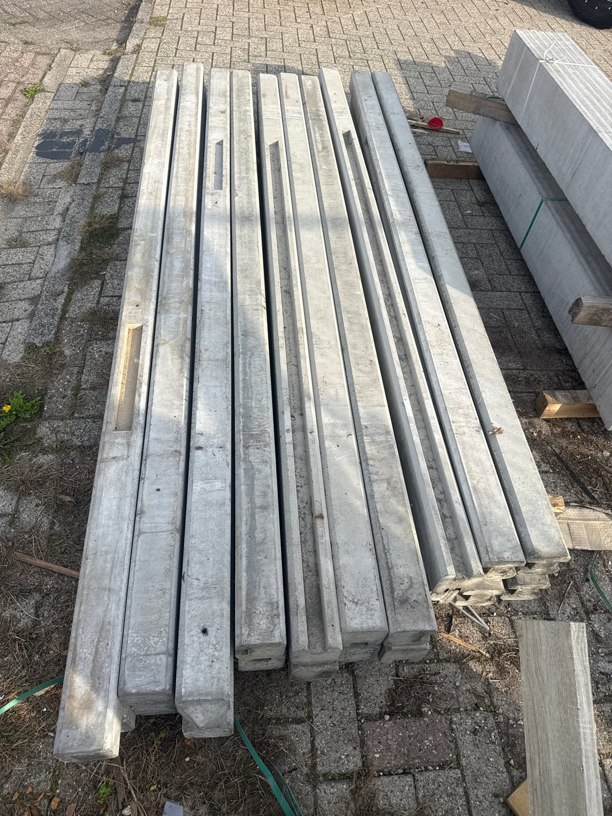 Betonpalen diverse soorten - Wit licht grijs (B-keus), Ophalen, Gebruikt, 250 cm of meer, Palen