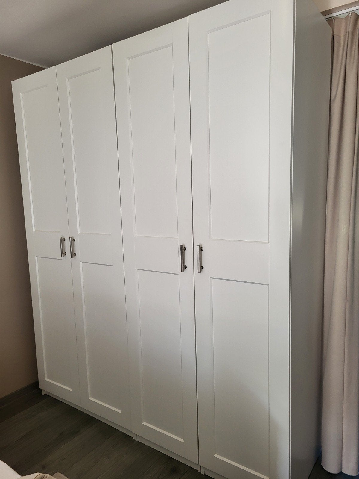 IKEA PAX kledingkast 200 x 236 cm met 4 BERGSBO deuren – wit, Ophalen, 200 cm of meer, Zo goed als nieuw, 200 cm of meer