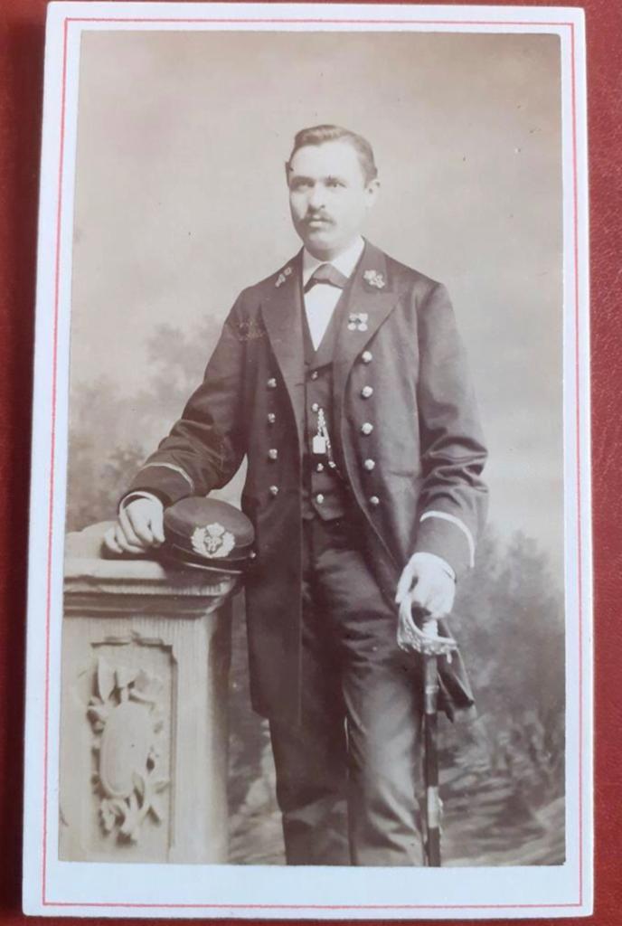 GEZOCHT: Militaria van de Gouvernementsmarine (Ned-Indië), Ophalen of Verzenden, Marine, Nederland, Embleem of Badge
