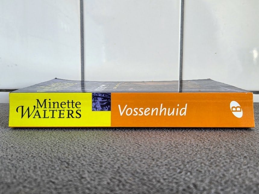 Vossenhuid - Minette Walters, Boeken, Gelezen, Europa overig, Ophalen of Verzenden, Minette Walters