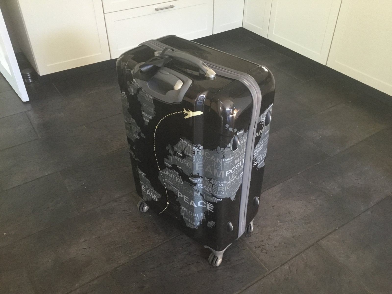 American Revival Koffer met Wereldkaart Design, 60 tot 70 cm, Gebruikt, Hard kunststof, Ophalen of Verzenden