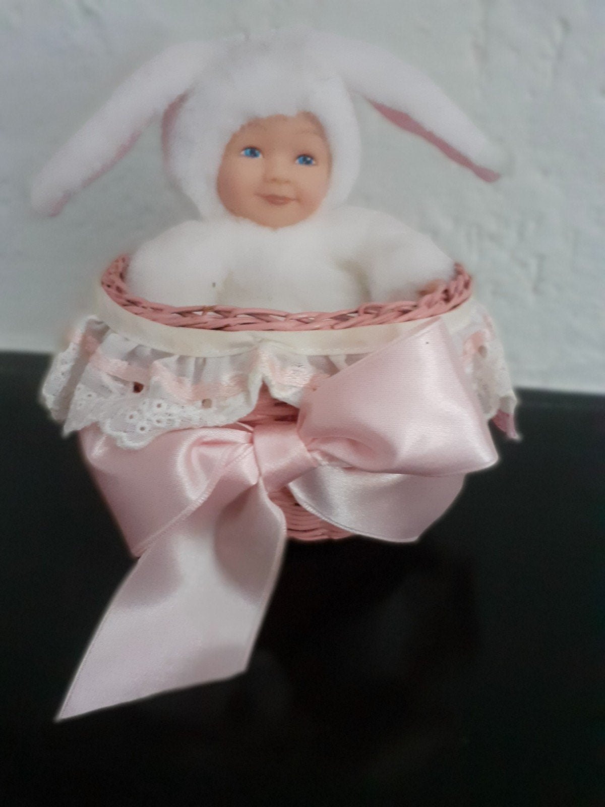 Anne Geddes konijntje in mandje, Ophalen of Verzenden, Zo goed als nieuw, Pop