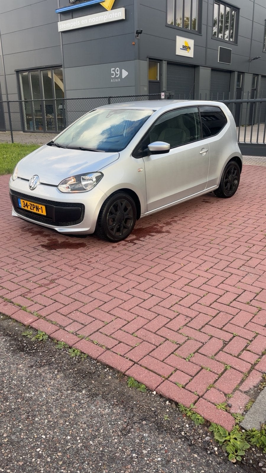 Volkswagen up! 1.0 55KW AUT 2013 Grijs, Auto's, Volkswagen, Voorwielaandrijving, 74 pk, Up!, 840 kg