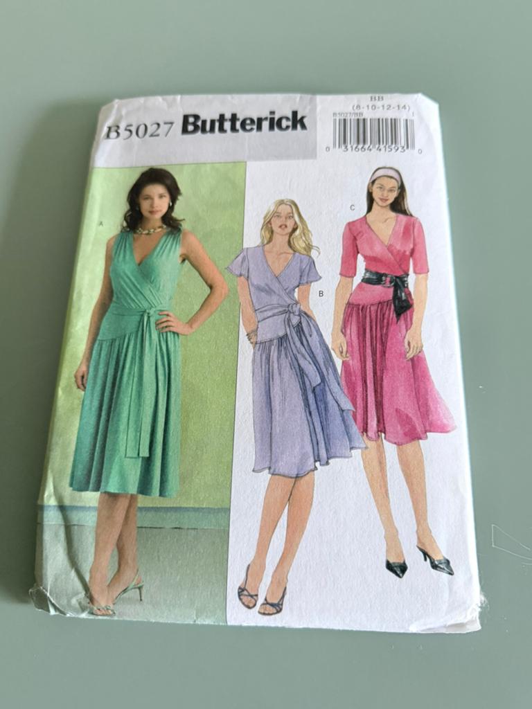 Butterick B5027 naaipatroon jurk met riem maat 8 10 12 14, Hobby en Vrije tijd, Kledingpatronen, Ophalen of Verzenden, Nieuw, Vrouw