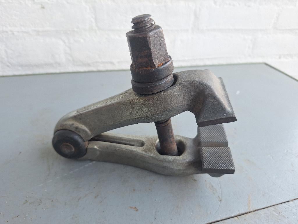 Turnus 109-180 handbankschroef/machineklemschroef, Ophalen of Verzenden, Gebruikt