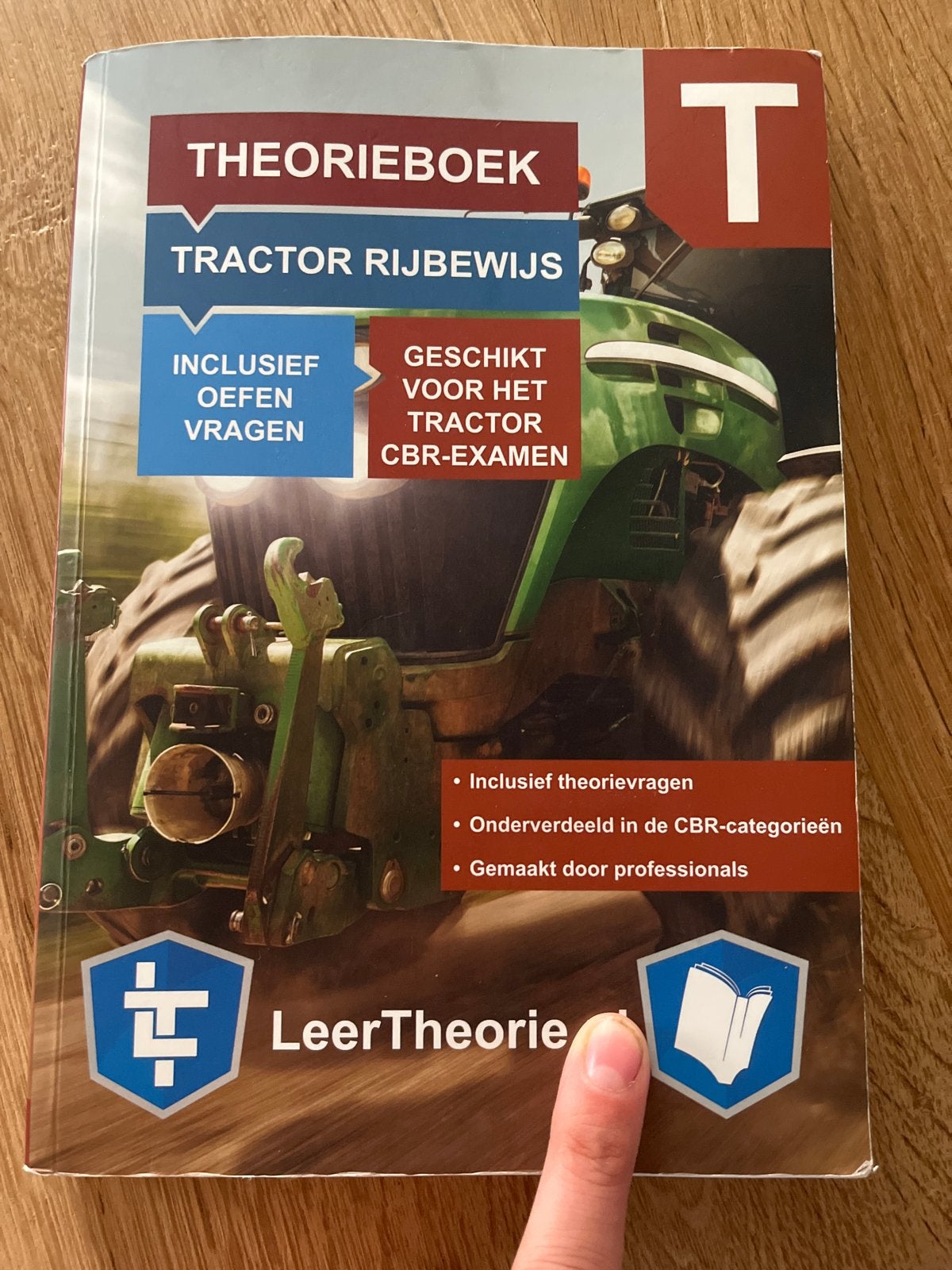 Theorieboek Tractor Rijbewijs T - Inclusief Oefenvragen, Ophalen of Verzenden, Zo goed als nieuw, Overige niveaus