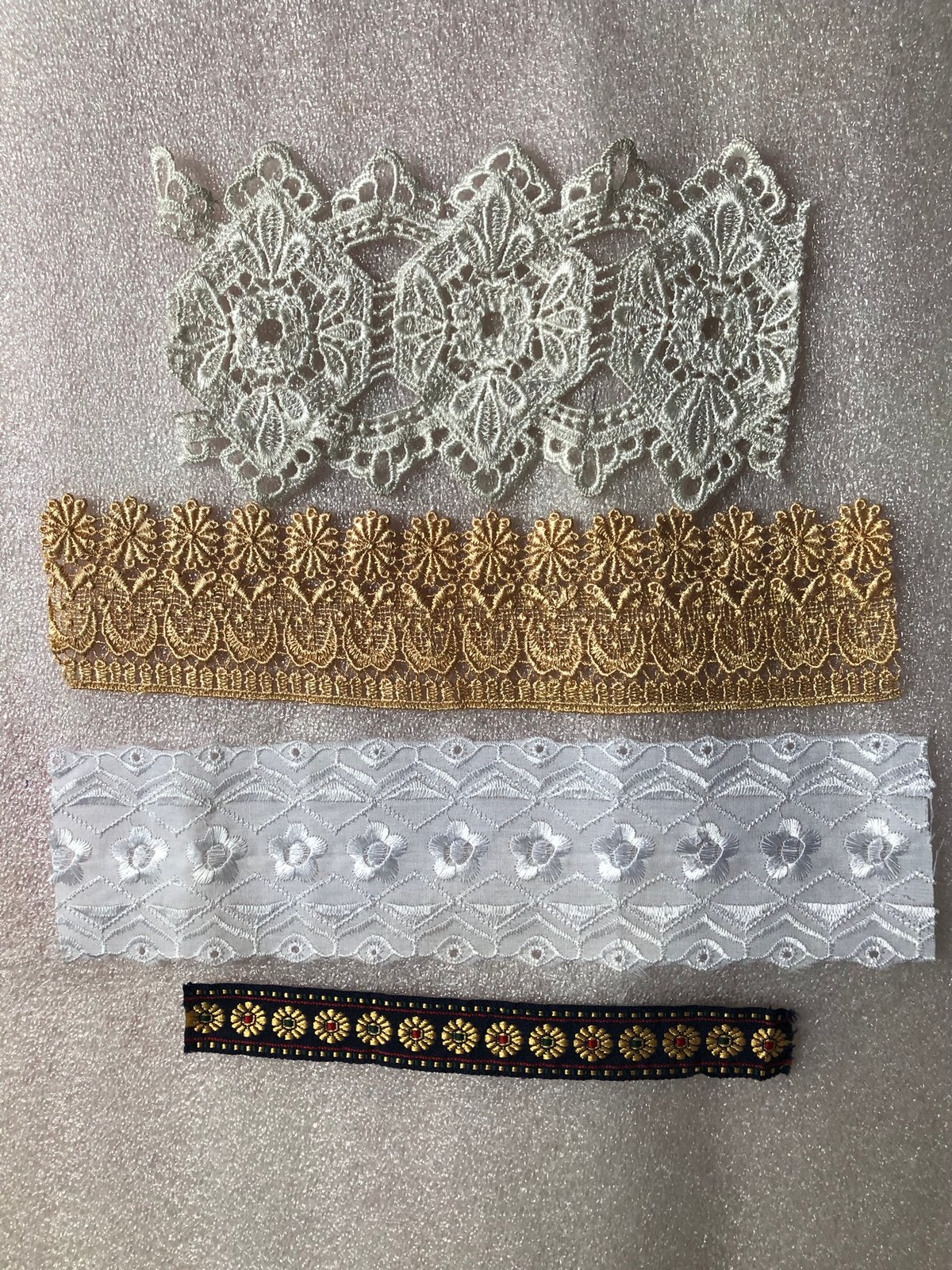 Katoenen broderie / kant  - RESTANT x 4 & 6 stuks, Ophalen of Verzenden, Zo goed als nieuw, Kant