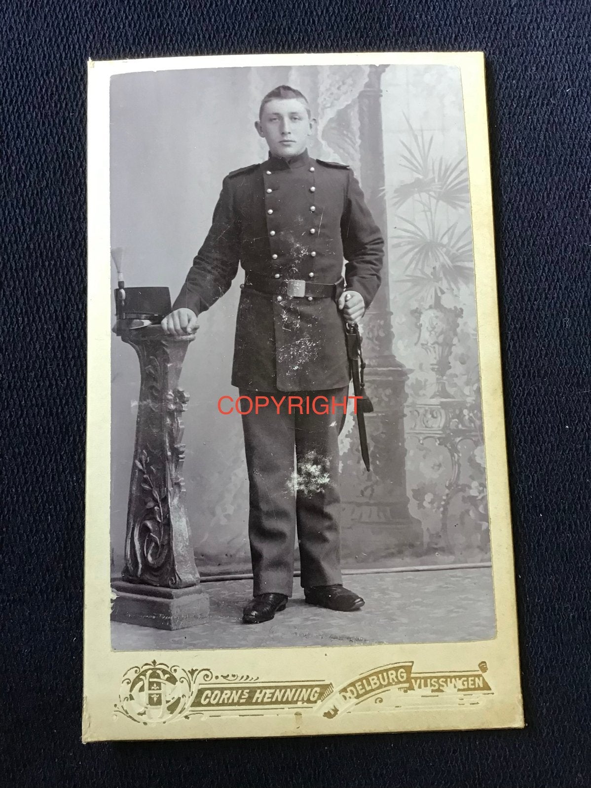 CDV, MILITAIR kepie zwaard, C. HENNING, MIDDELBURG, Verzamelen, Ophalen of Verzenden, Voor 1940, Gebruikt, Foto