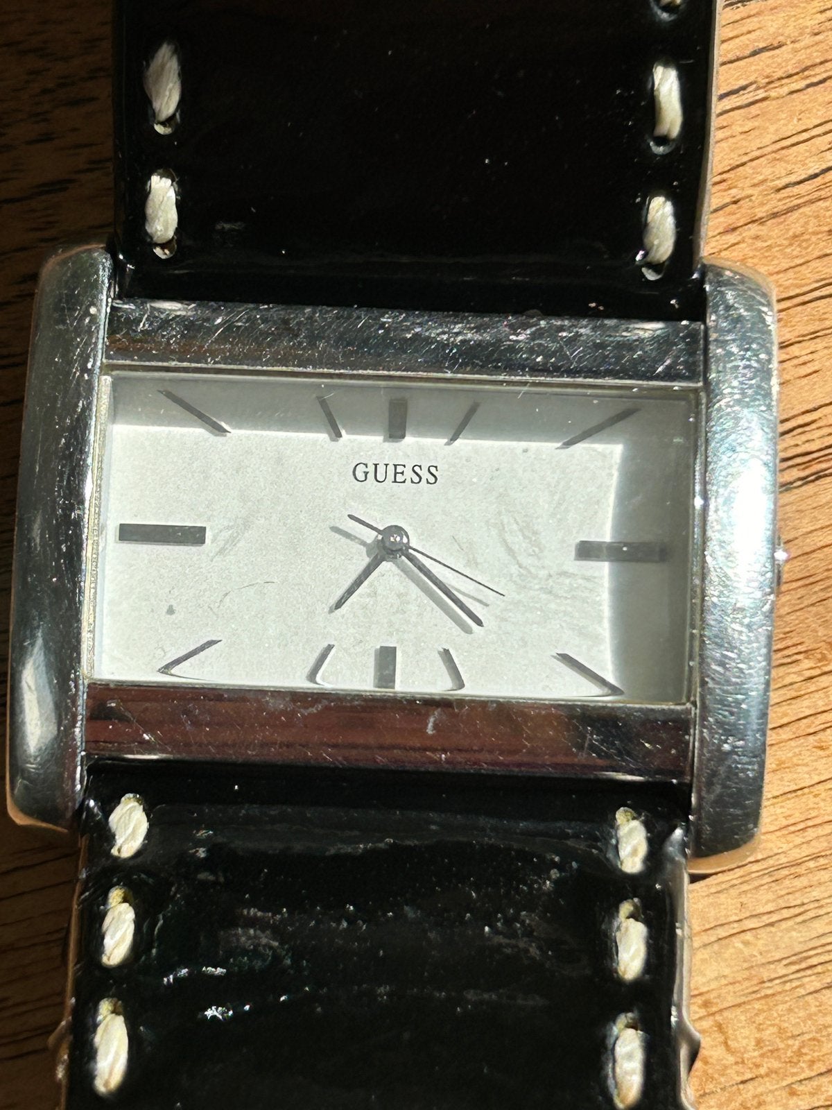 Vintage Guess Horloge - Uitstekende Staat - 42x34 mm, Staal, Guess, Polshorloge, Ophalen of Verzenden