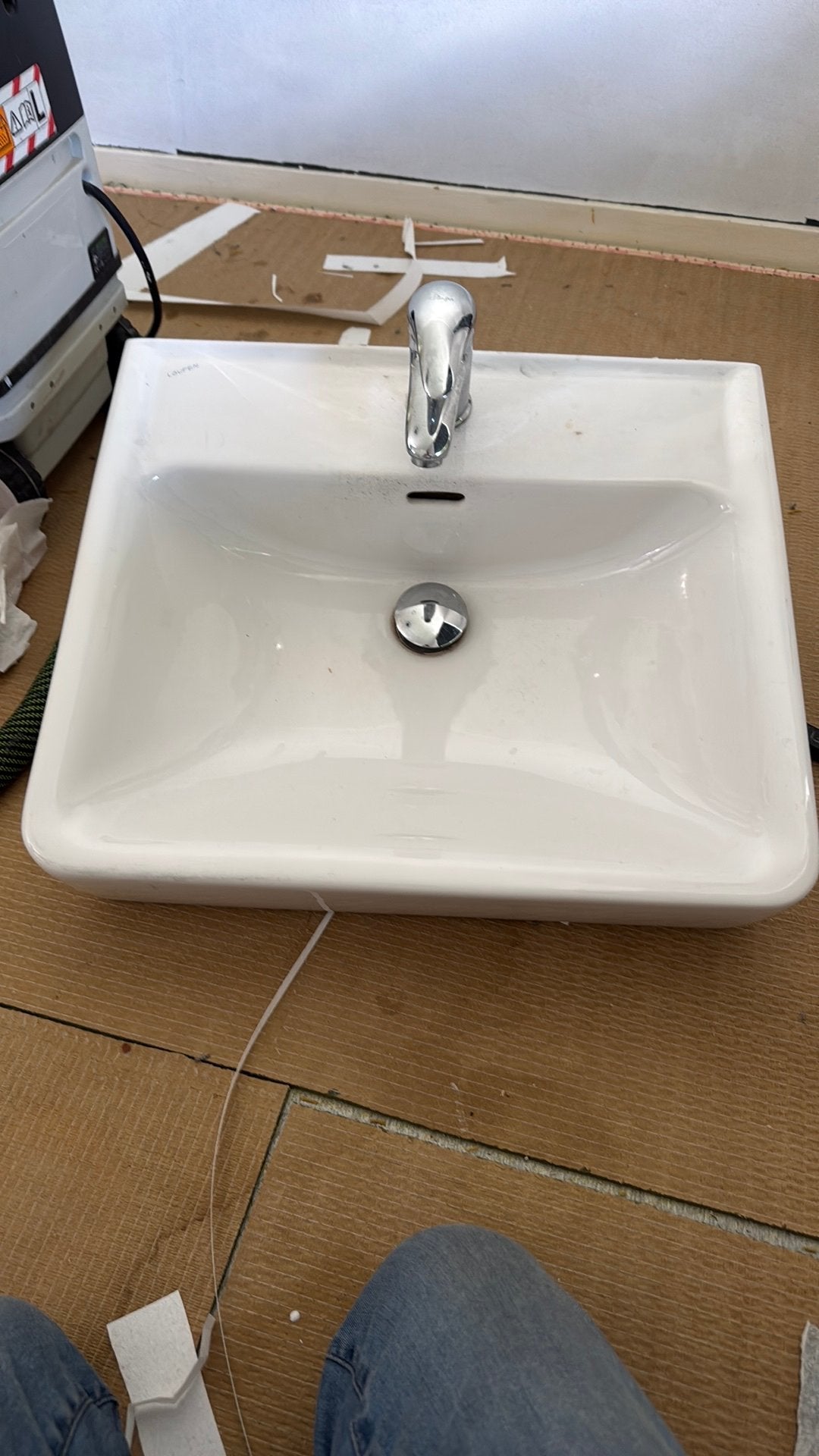 Wasbak wit met kraan en stop, Ophalen, 50 tot 100 cm, Zo goed als nieuw, Minder dan 100 cm
