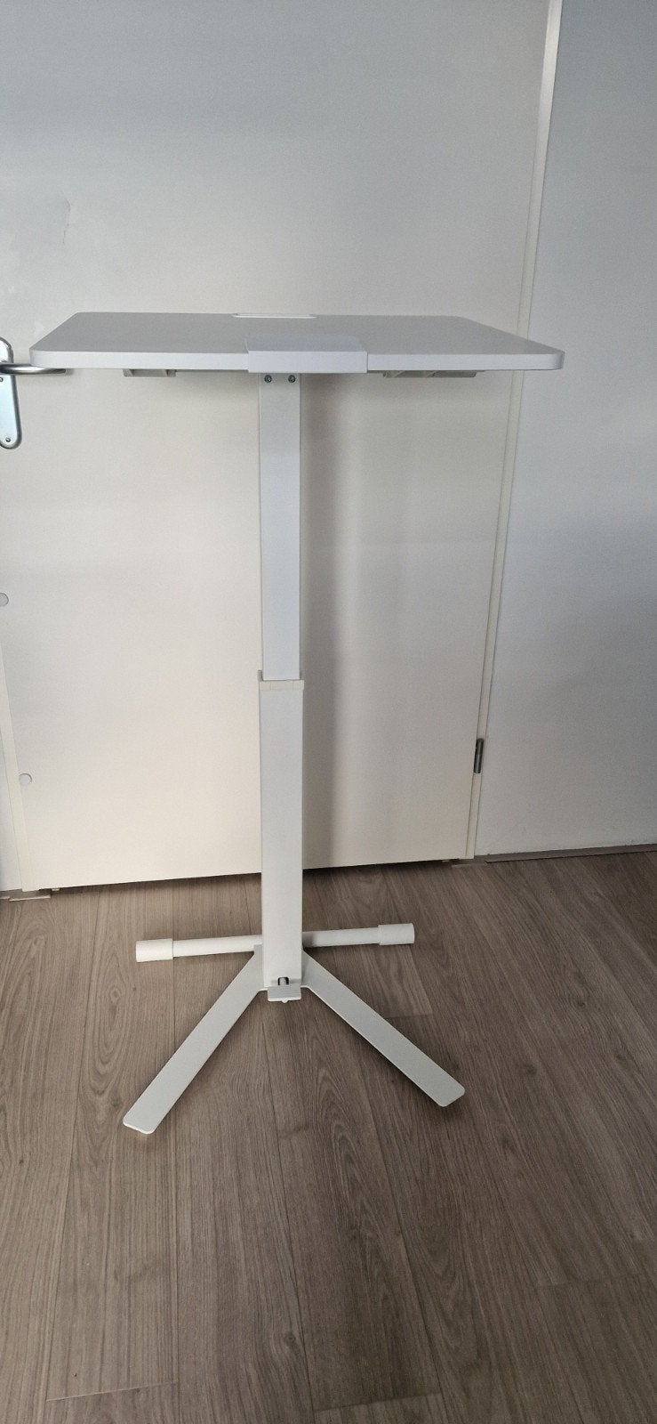 Ikea Laptoptafel wieltjes  met stoel
Laptoptafel met wieltje, Ophalen, Zit-sta bureau, In hoogte verstelbaar, Zo goed als nieuw