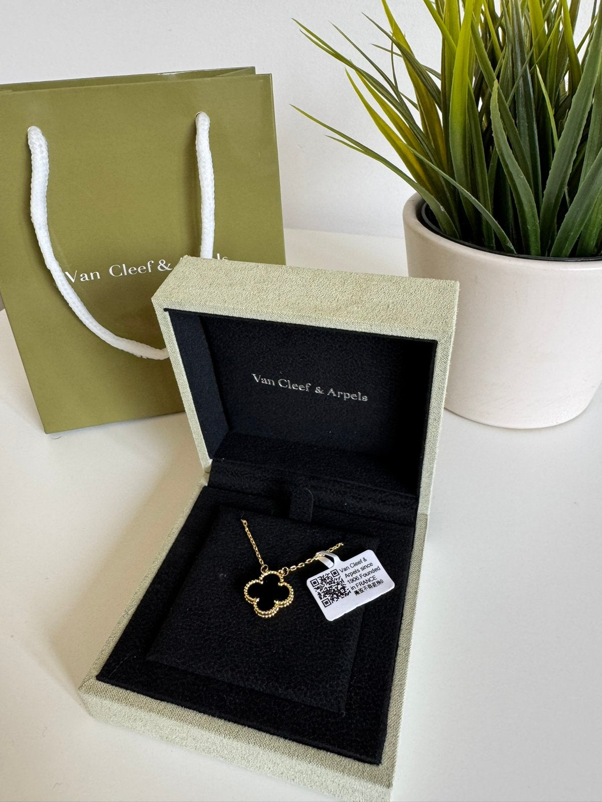 Van Cleef ketting Goud/Zwart, Ophalen of Verzenden, Nieuw, Goud
