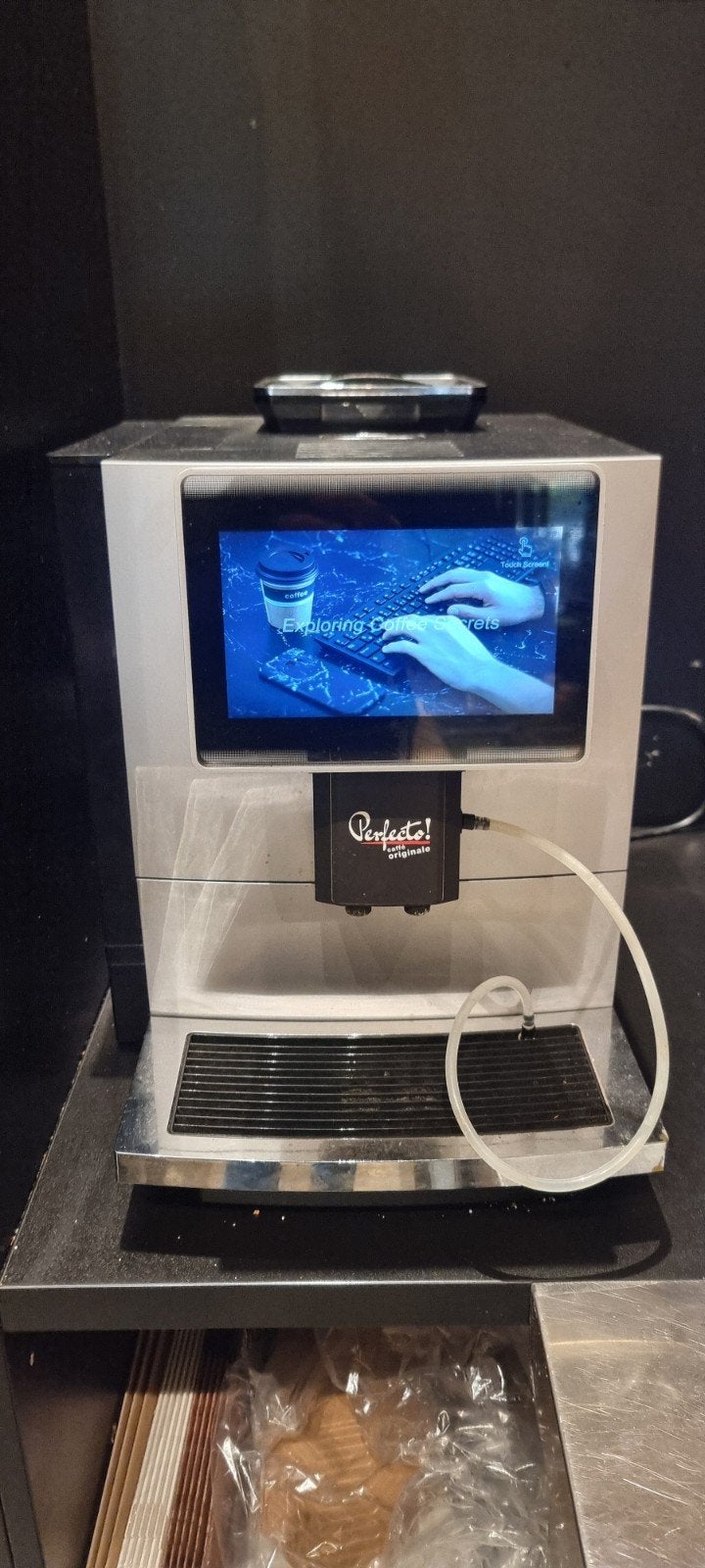 Perfecto! Koffiemachine met touchscreen, Witgoed en Apparatuur, Ophalen, Gebruikt, 10 kopjes of meer, Koffiemachine