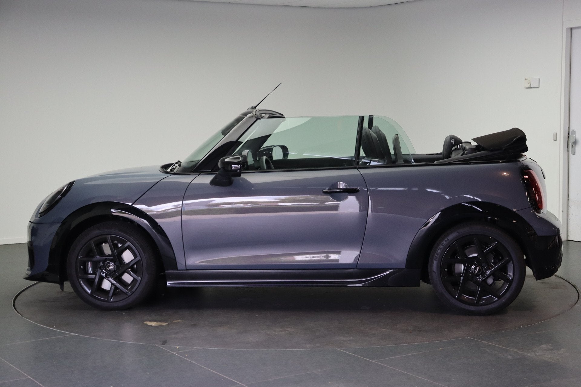 MINI Cabrio Cooper C Automaat / John Cooper Works / Pakket L, 15 km/l, 4 stoelen, Bedrijf, 165 pk