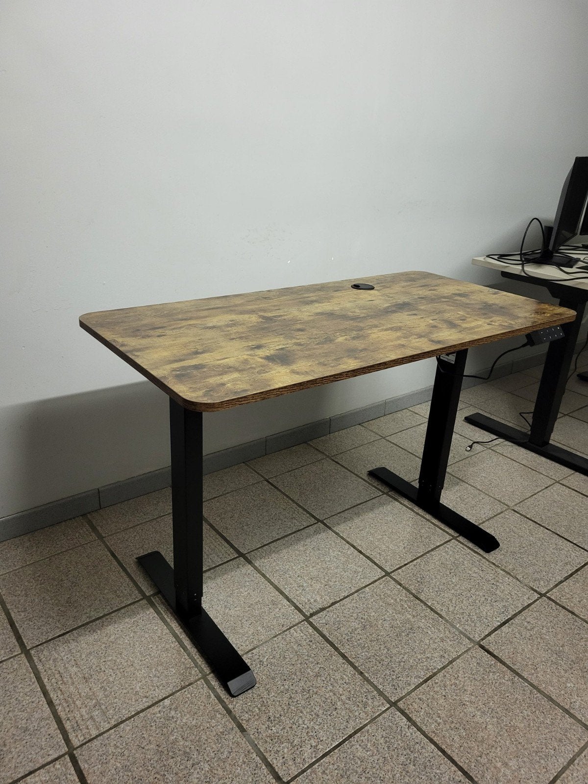 Elektrisch Zit-sta Bureau - Houtlook met Zwart Frame, Huis en Inrichting, Ophalen, Zit-sta bureau, Hout, Bruin
