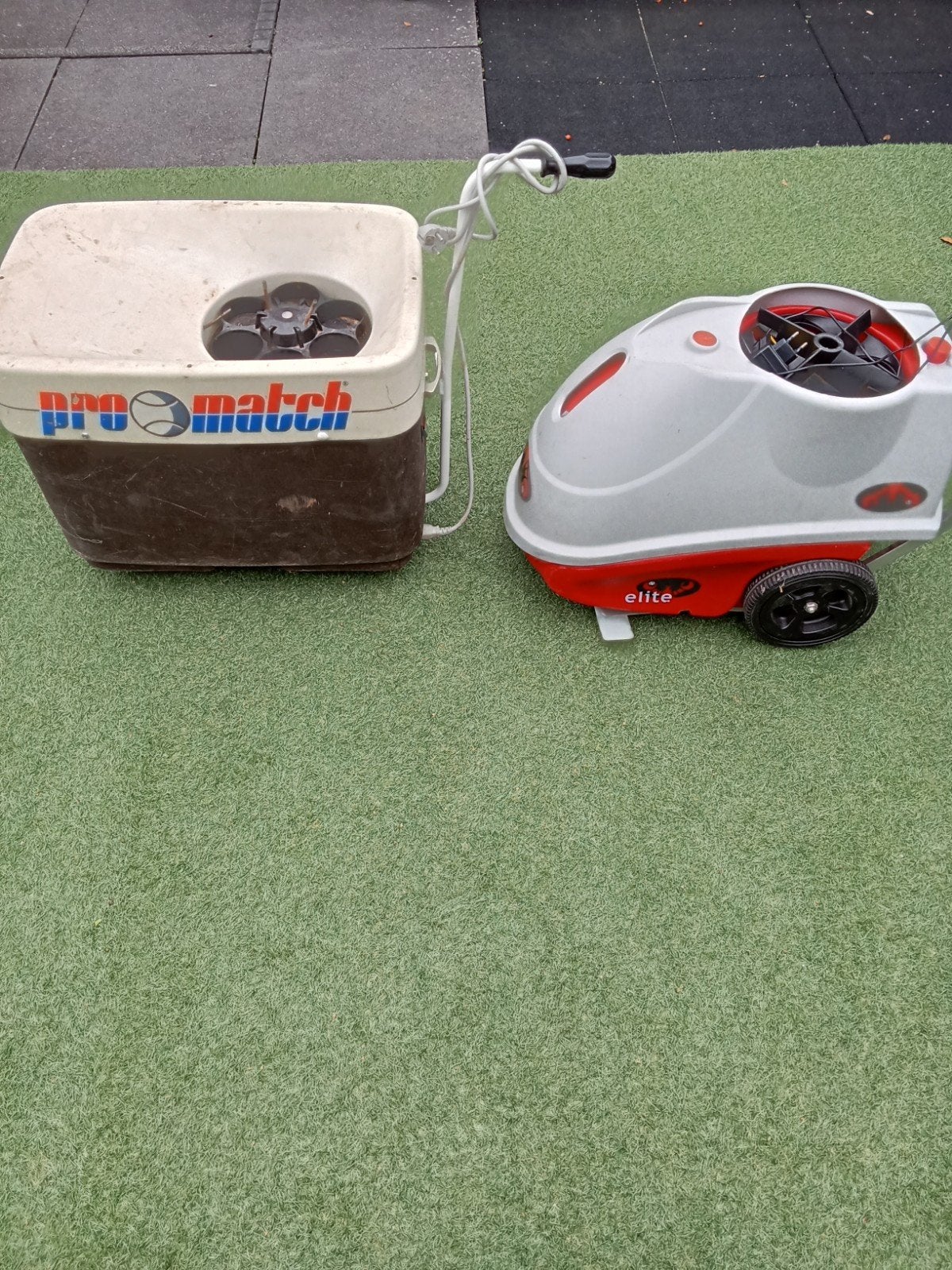 tennis bal machine 2 x lees tekst lobster / padel / tennis, Ophalen, Ballen, Overige merken, L00