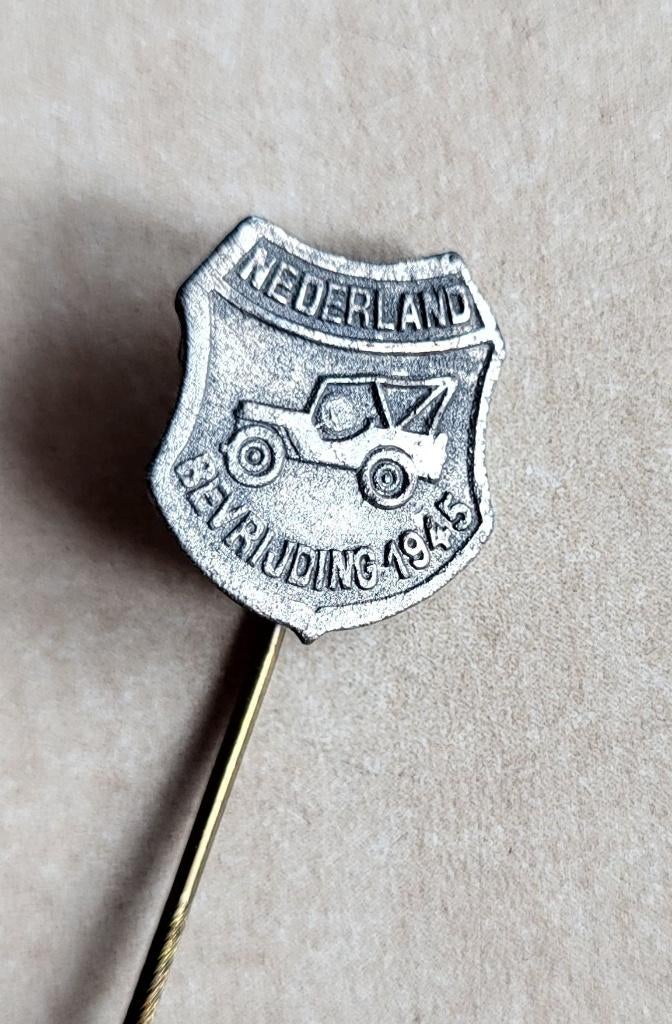 Bevrijding Willys Jeep 5 mei 1945 Bevrijdingsdag speldje, Niet vindbaar, Niet vindbaar, Overige soorten, Nederland