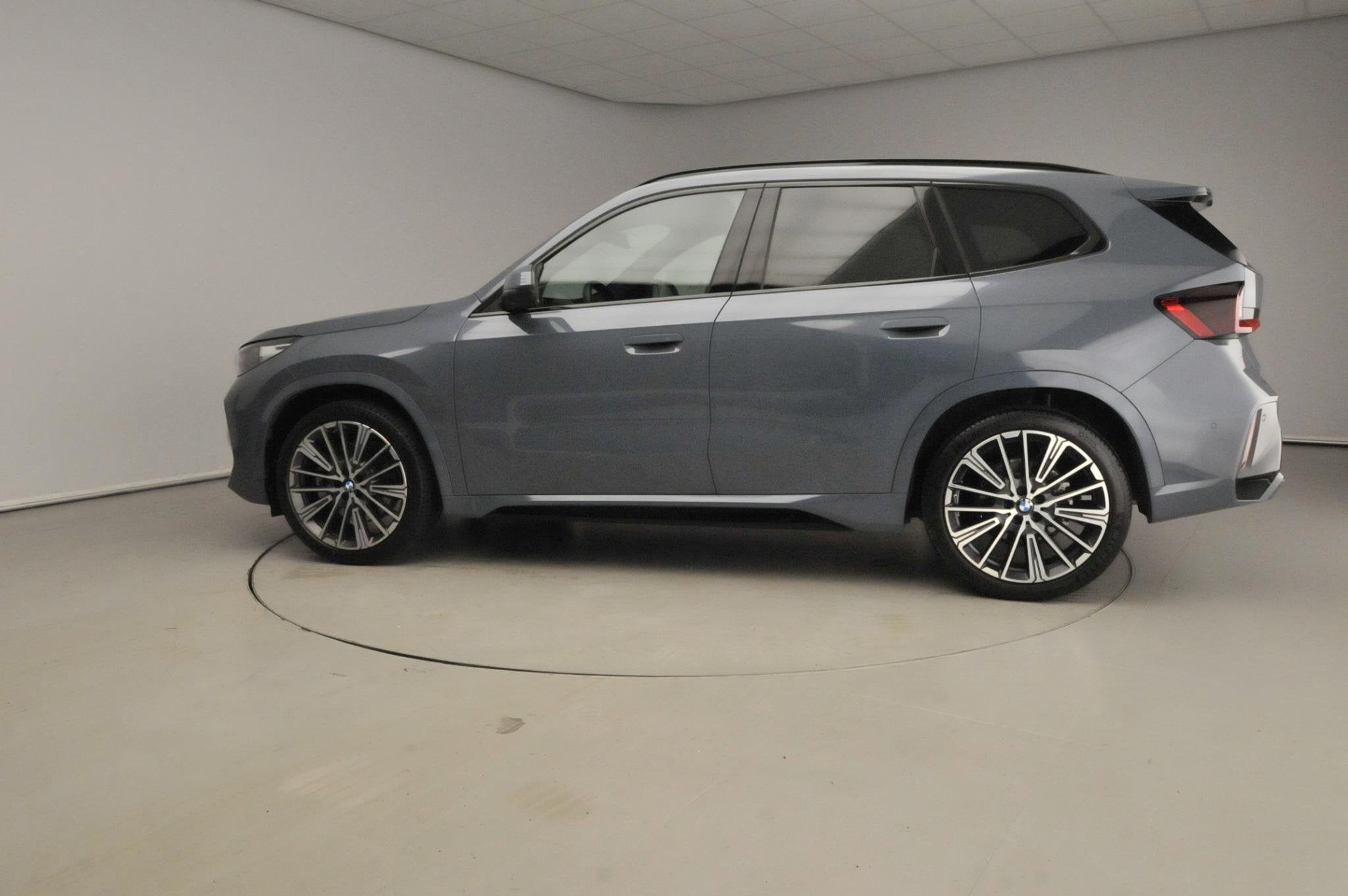 BMW X1 xDrive23i | M-Sportpakket | LED | HUD | Active cruise, Auto's, Gebruikt, 218 pk, Bedrijf, Vierwielaandrijving