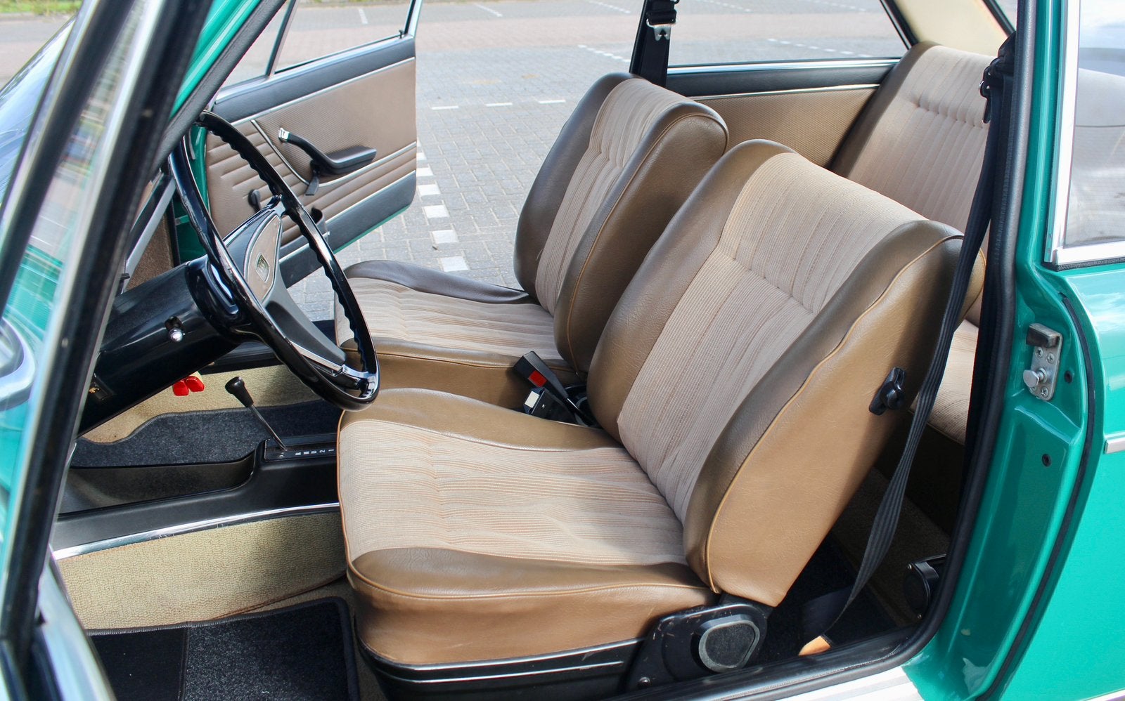 Audi 100 LS 2-deurs 1972 type C1 Automaat, foto 4