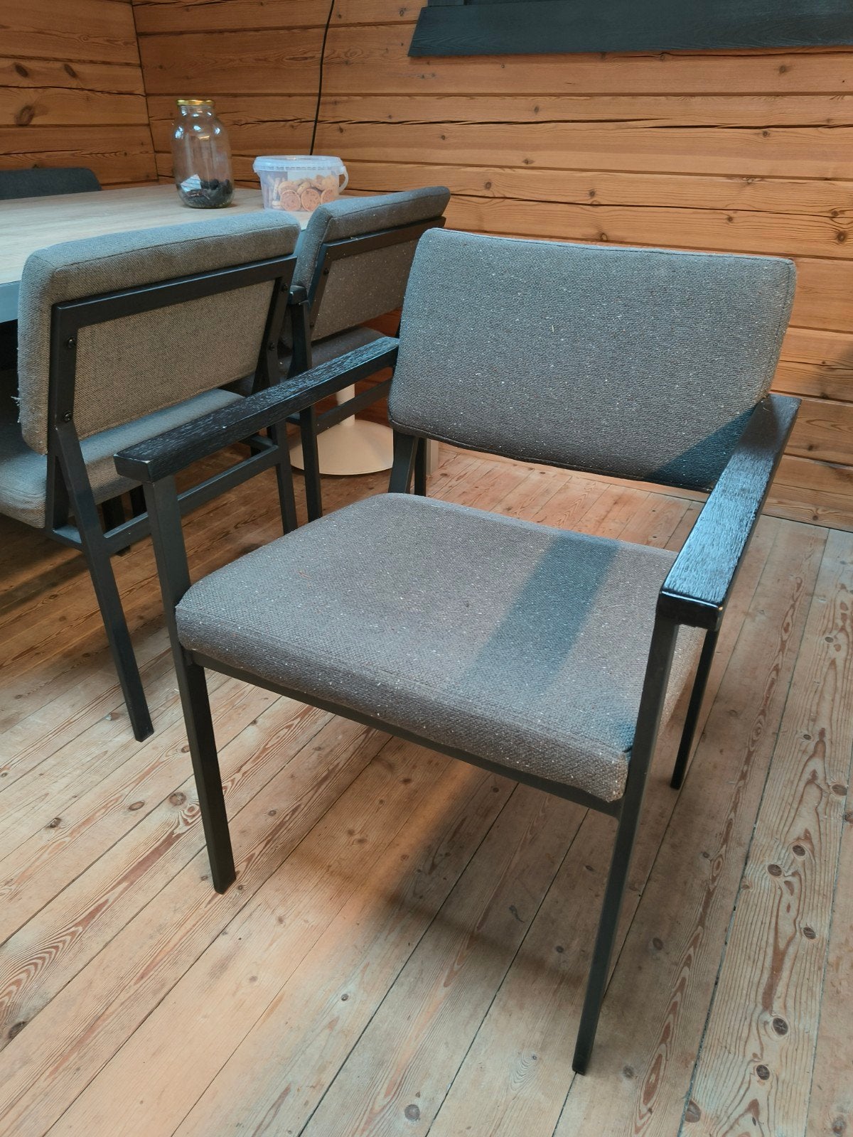 6 Comfortabele eetkamerstoelen, geïnspireerd op Cees Braak, Ophalen, Gebruikt, Stof, Grijs