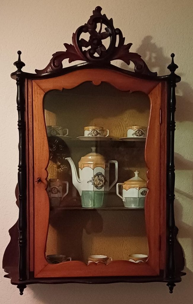 Horrix/willem III notenhouten hang vitrinekastje, Ophalen