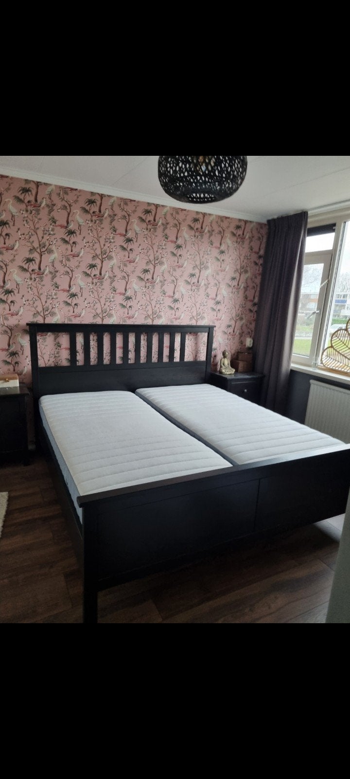 Hemnes bedframe 180x200 excl matras, Huis en Inrichting, Ophalen, Zwart, Tweepersoons, Zo goed als nieuw