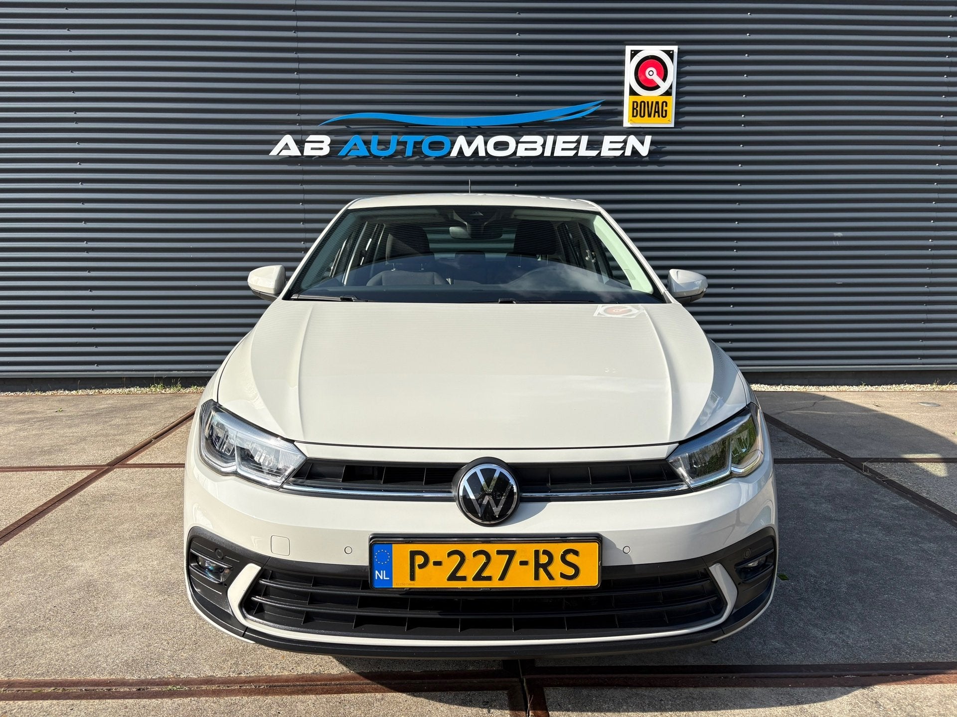 Volkswagen Polo 1.0 TSI Life ASCOT GREY/ CARPLAY/ PARKEERSEN, Voorwielaandrijving, Dealer onderhouden, Gebruikt, Euro 6