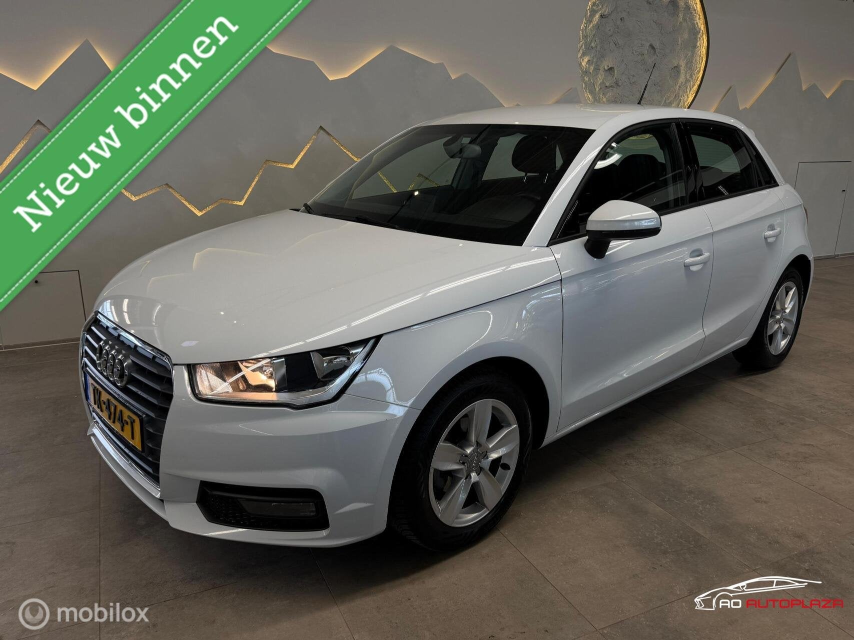Audi A1 Sportback 1.0 TFSI Advance Navigatie/Parkeersensoren, Auto's, Audi, Voorwielaandrijving, Stof, 95 pk, 4 stoelen