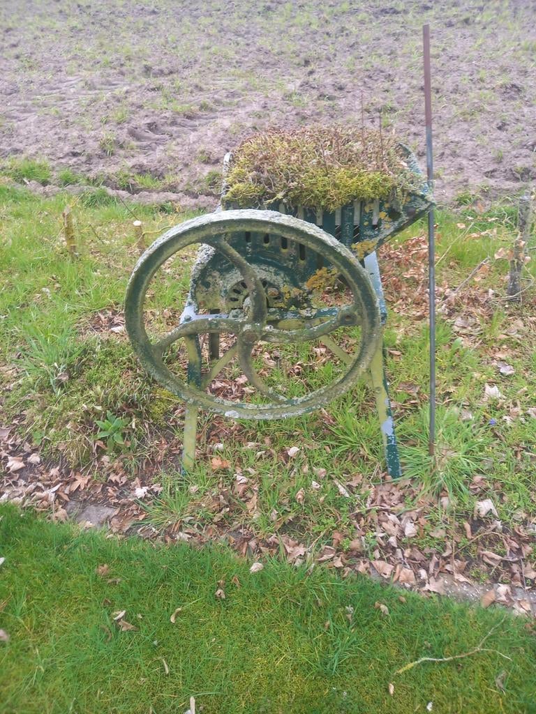 Oude zuikerbieten snijmachine, Ophalen