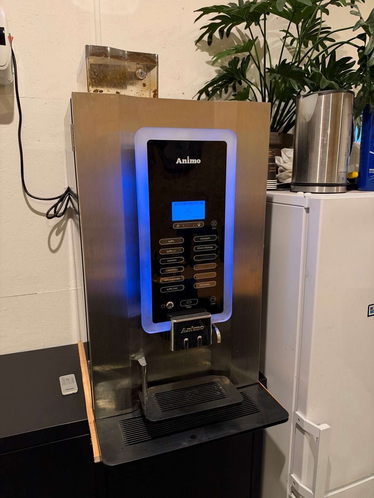 Animo OptiVend 32 TS Koffiemachine - Professioneel, Gebruikt, 10 kopjes of meer, Koffiebonen, 7901 TB