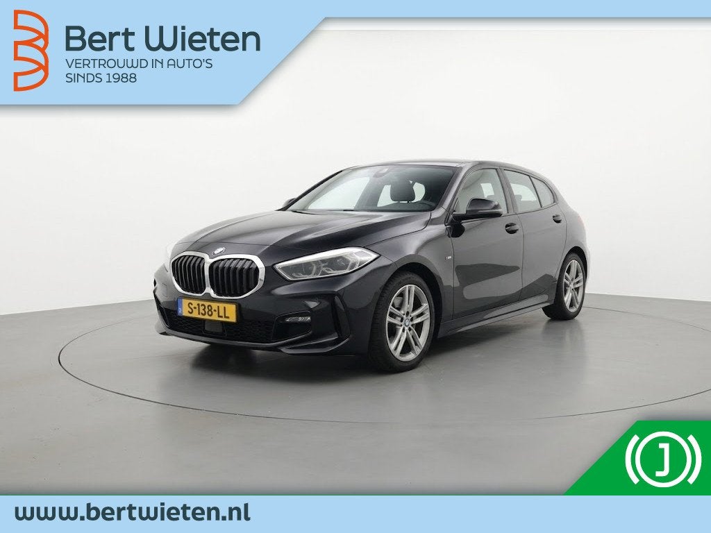 BMW 1-serie 118i M Sport I Geen Import I M pakket | Carplay, Dealer onderhouden, Gebruikt, Zwart, Origineel Nederlands