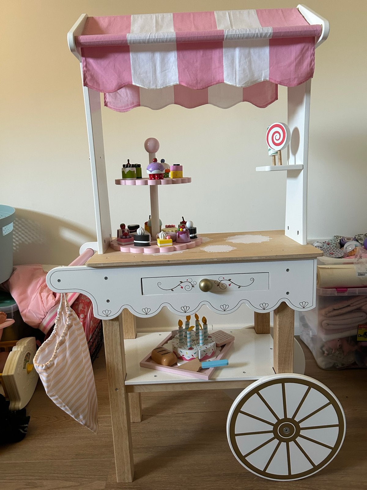 Le Toy Van Tea Party Kraampje, Ophalen, Zo goed als nieuw, Meisje