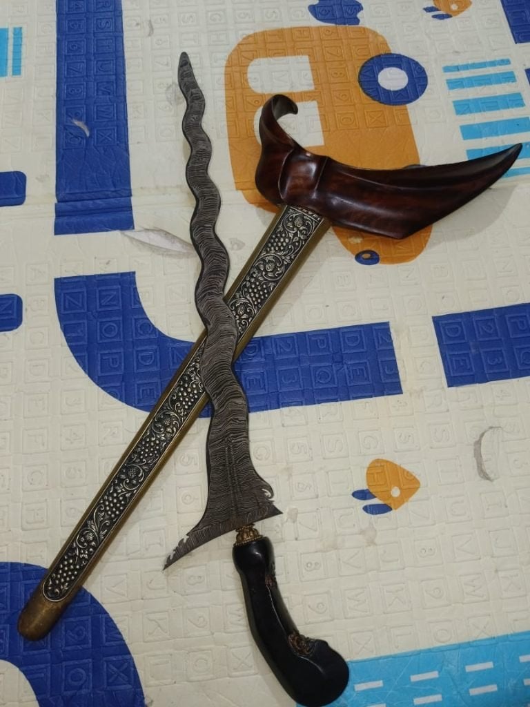 Antieke Keris Sengkelat 13 Luk Pamor Pandan Iris Solo SVD58, Verzenden, Overige materialen, Indonesië, Meerkleurig