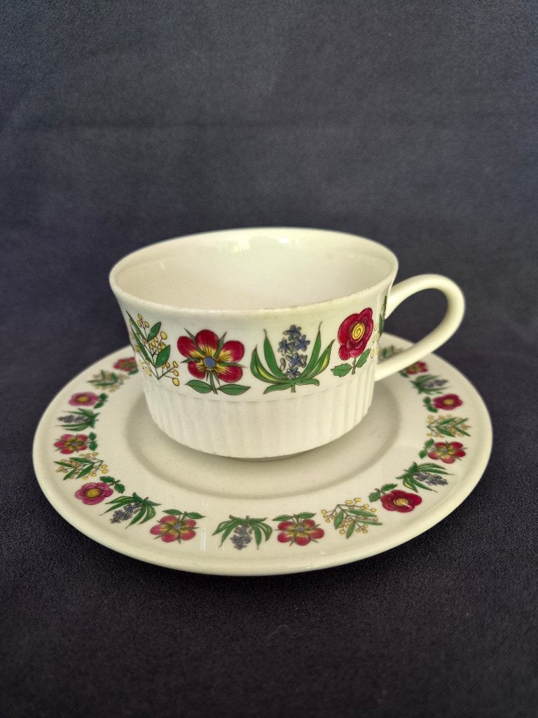Villeroy & Boch – kop en schotel met bloemmotief, Ophalen of Verzenden, Zo goed als nieuw, Overige stijlen, Kop(pen) en/of Schotel(s)