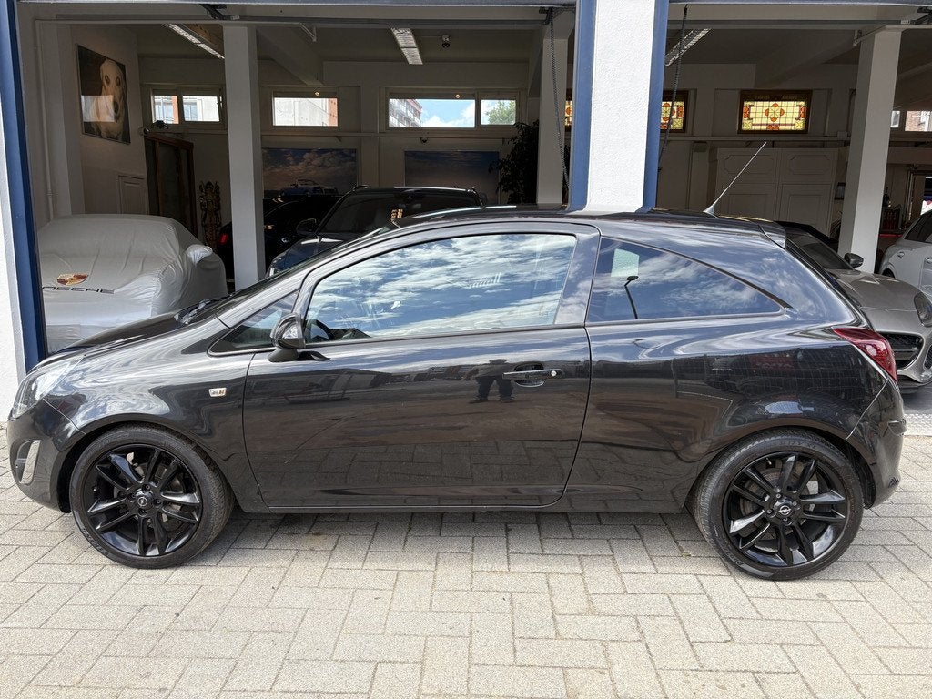 Opel Corsa 1.4-16V Cosmo NW APK 06-2027/AIRCO/CRUISE, Auto's, Voorwielaandrijving, Euro 5, 101 pk, Zwart