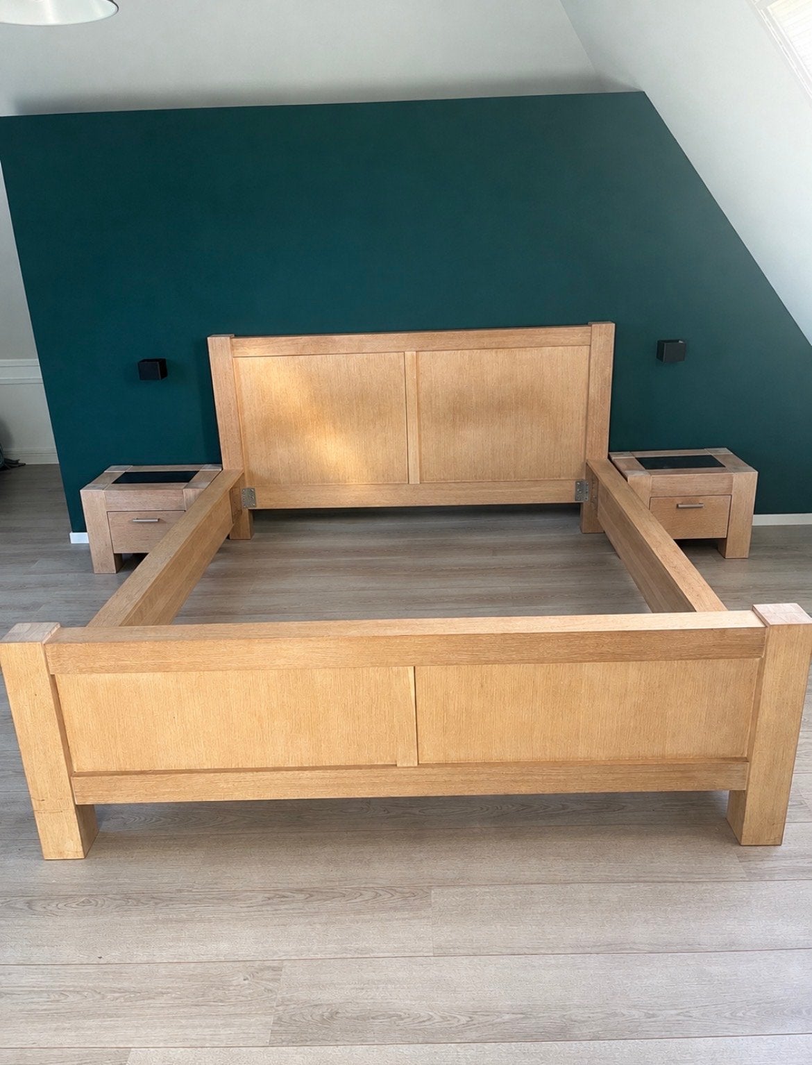 Eiken houten tweepersoonsbedframe met nachtkastjes, Ophalen, Bruin, Tweepersoons, Zo goed als nieuw