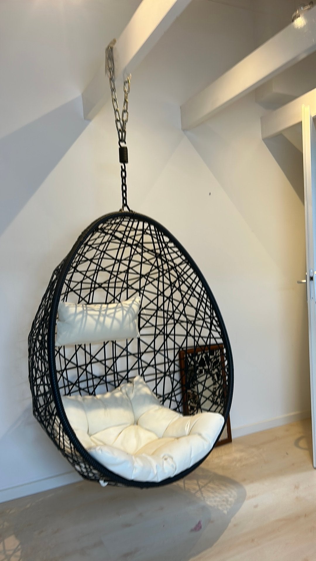 Hangstoel ei zwart, Ophalen, Zo goed als nieuw, Kunststof