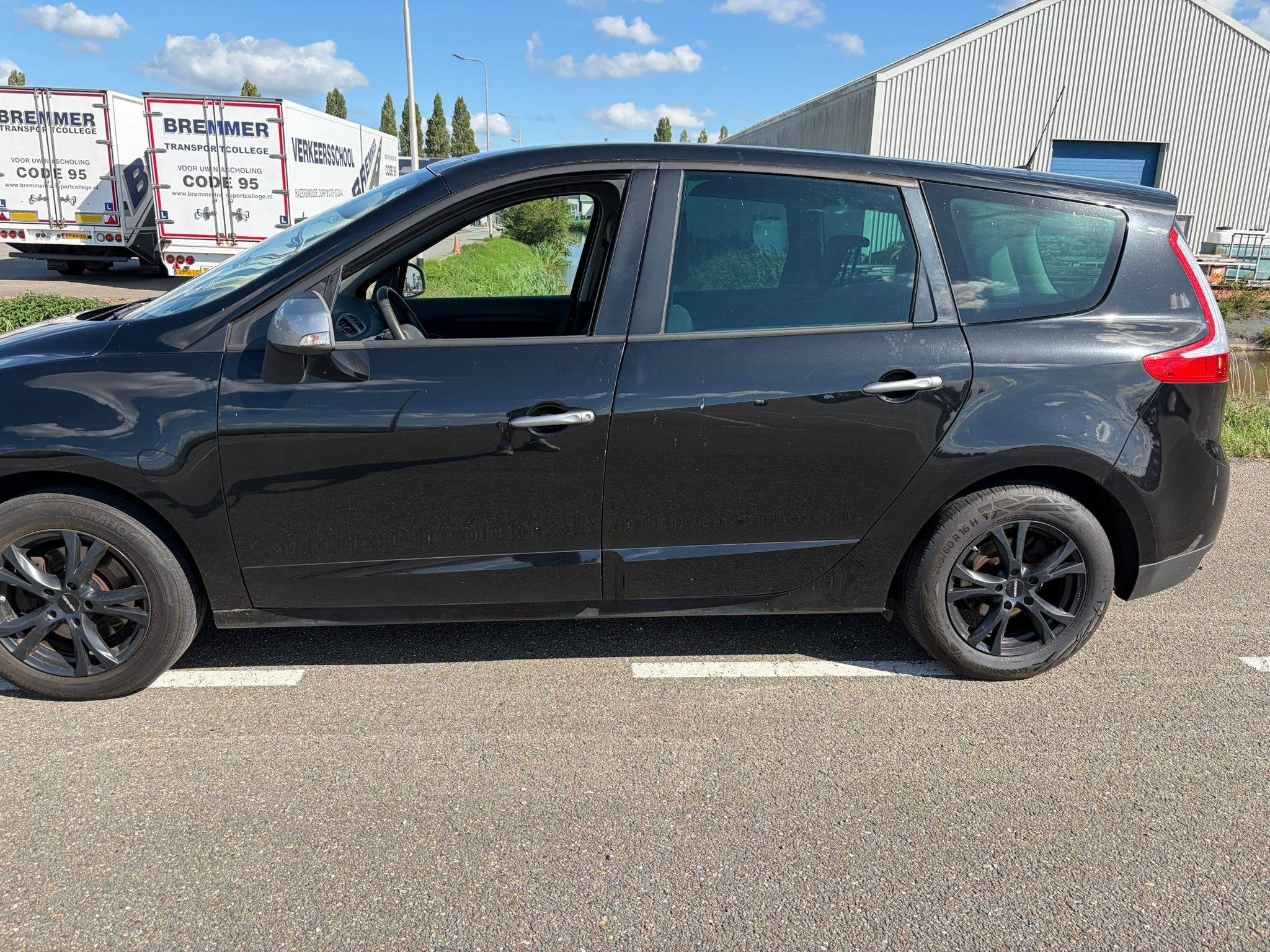 Renault Grand Scénic 1.4 TCe Parisienne EXPORT ONLY!, Voorwielaandrijving, Stof, Gebruikt, 4 cilinders